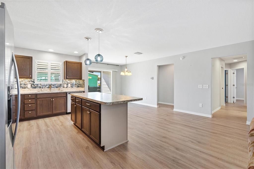 For Sale: $344,000 (3 beds, 2 baths, 1611 Square Feet)