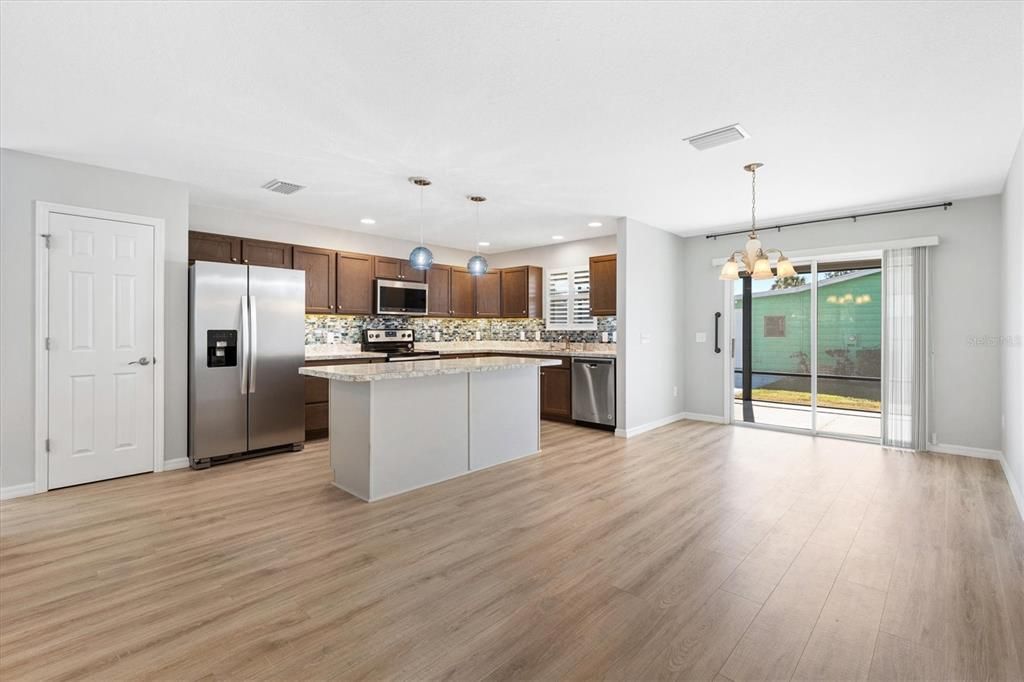 For Sale: $344,000 (3 beds, 2 baths, 1611 Square Feet)