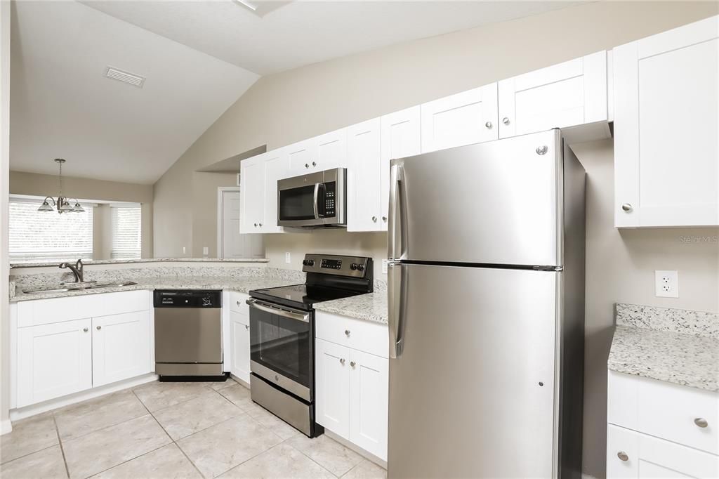 出租: $2,045 (3 贝兹, 2 浴室, 1377 平方英尺)