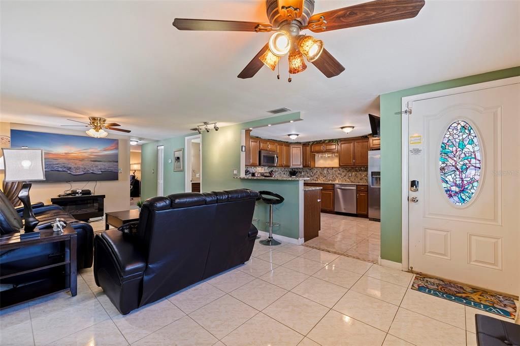 Active With Contract: $340,000 (2 beds, 2 baths, 1266 Square Feet)