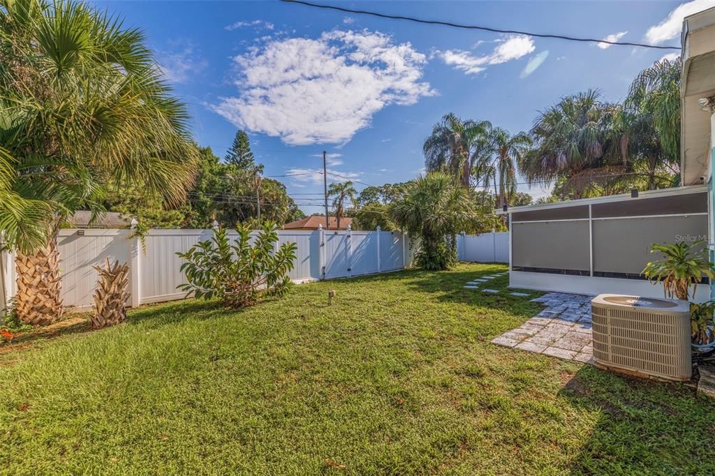 Active With Contract: $340,000 (2 beds, 2 baths, 1266 Square Feet)