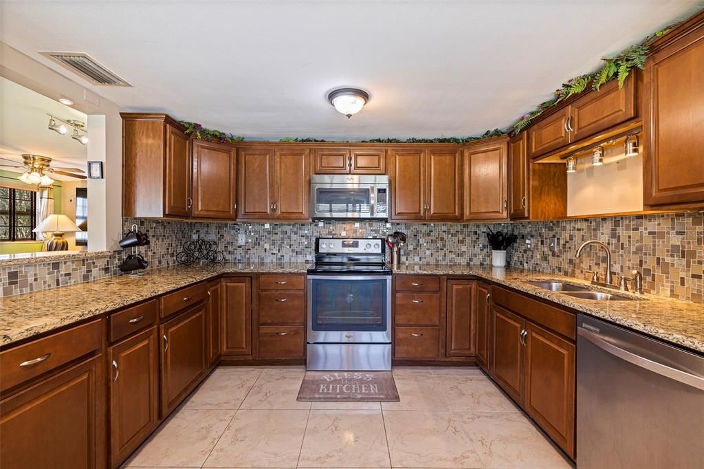 Active With Contract: $340,000 (2 beds, 2 baths, 1266 Square Feet)