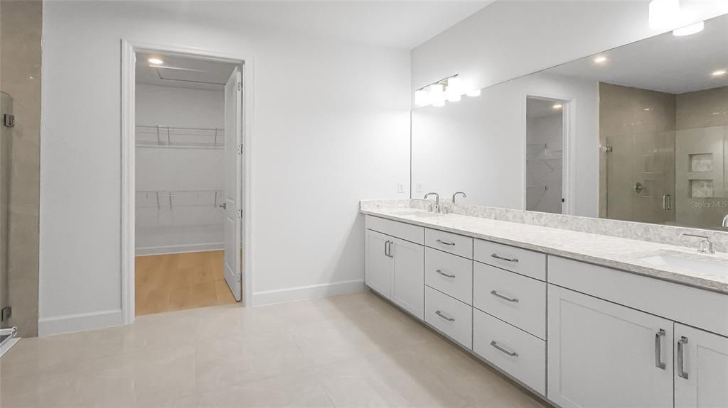 En Venta: $754,990 (3 camas, 3 baños, 2776 Pies cuadrados)