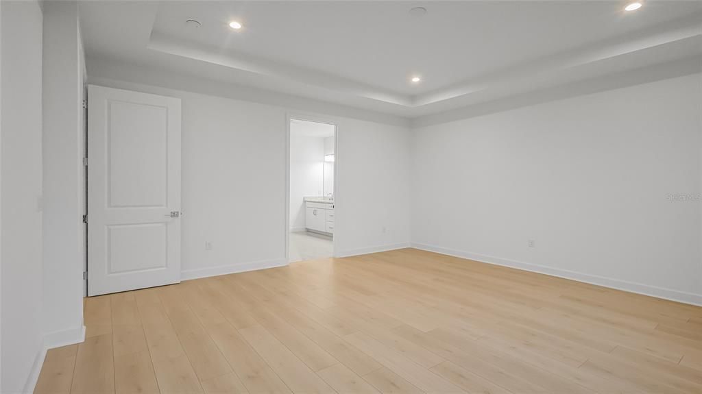 En Venta: $754,990 (3 camas, 3 baños, 2776 Pies cuadrados)