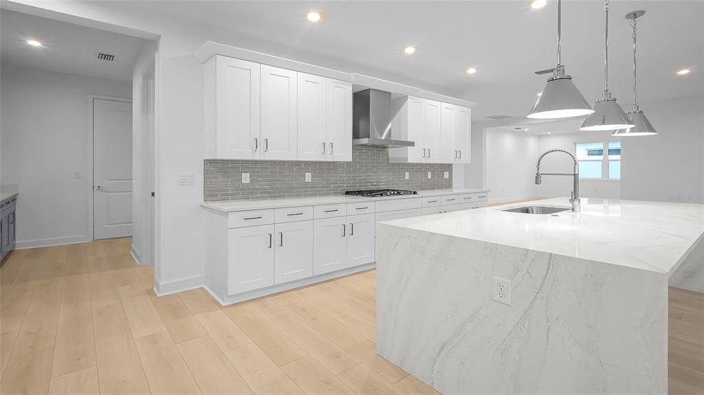 En Venta: $754,990 (3 camas, 3 baños, 2776 Pies cuadrados)