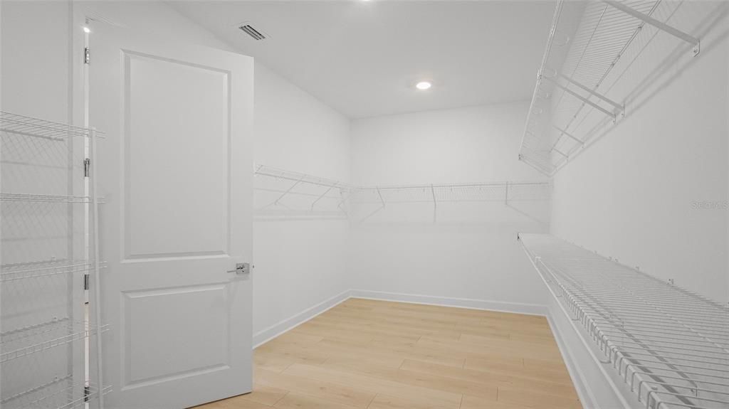 En Venta: $754,990 (3 camas, 3 baños, 2776 Pies cuadrados)