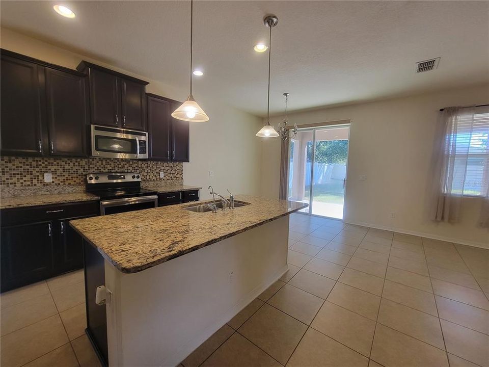 待售: $449,900 (5 贝兹, 3 浴室, 2588 平方英尺)