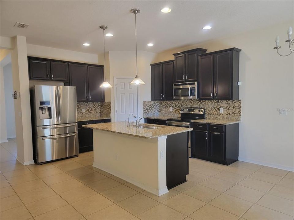 待售: $449,900 (5 贝兹, 3 浴室, 2588 平方英尺)