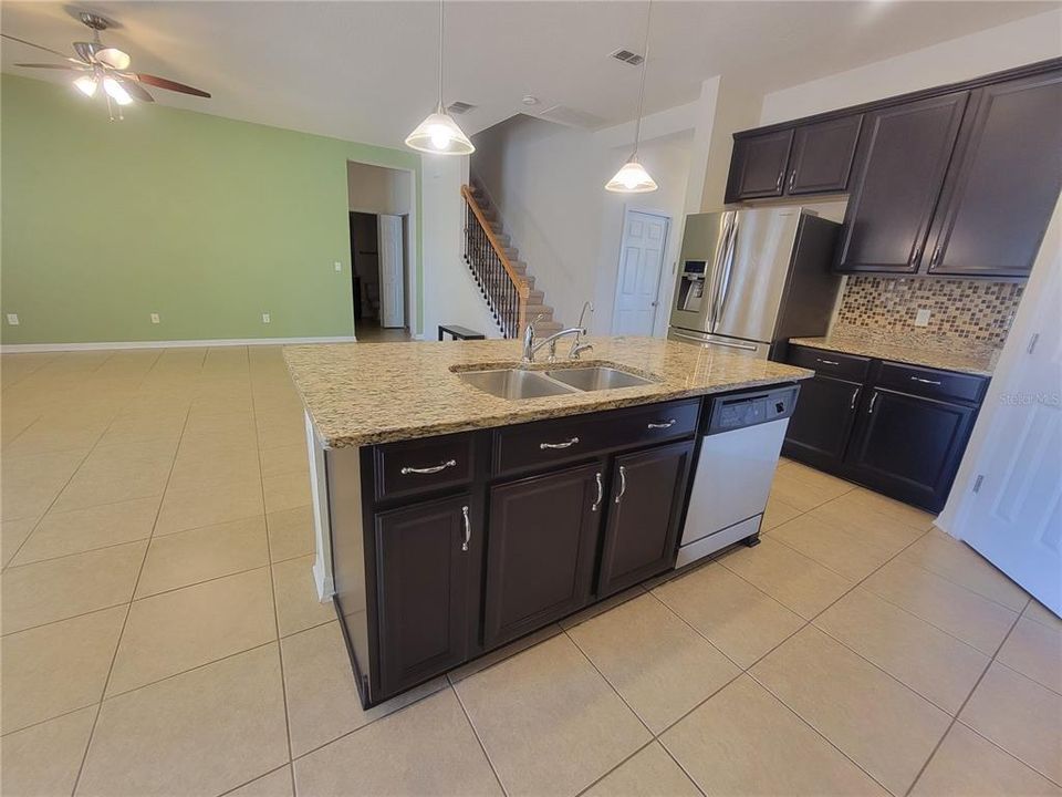 待售: $449,900 (5 贝兹, 3 浴室, 2588 平方英尺)