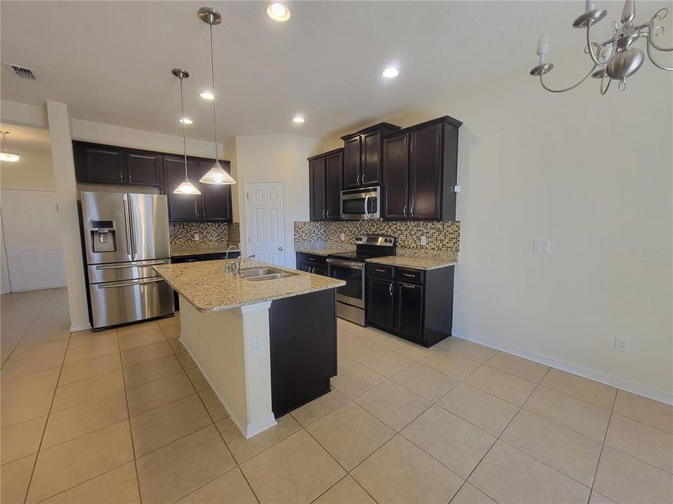 待售: $449,900 (5 贝兹, 3 浴室, 2588 平方英尺)