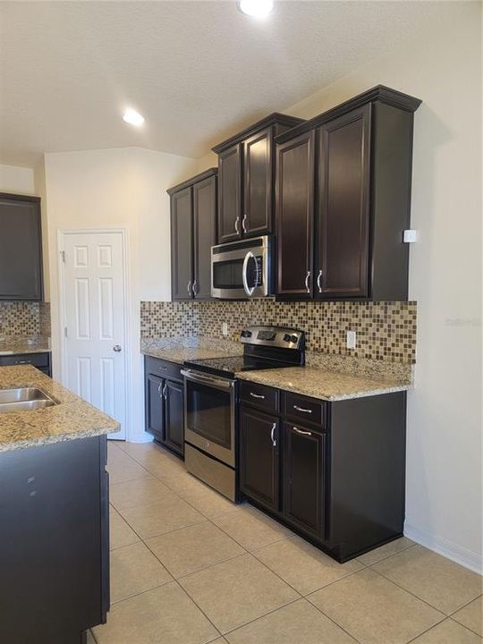 待售: $449,900 (5 贝兹, 3 浴室, 2588 平方英尺)