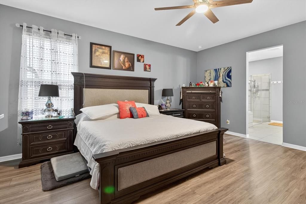 For Sale: $665,000 (5 beds, 3 baths, 3160 Square Feet)