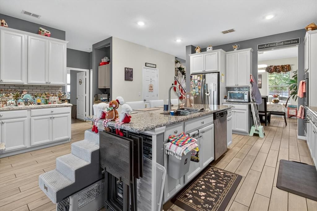 For Sale: $665,000 (5 beds, 3 baths, 3160 Square Feet)