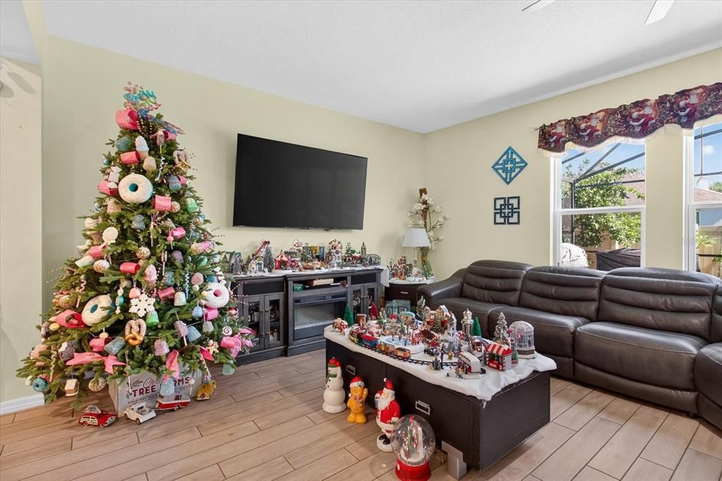 For Sale: $665,000 (5 beds, 3 baths, 3160 Square Feet)