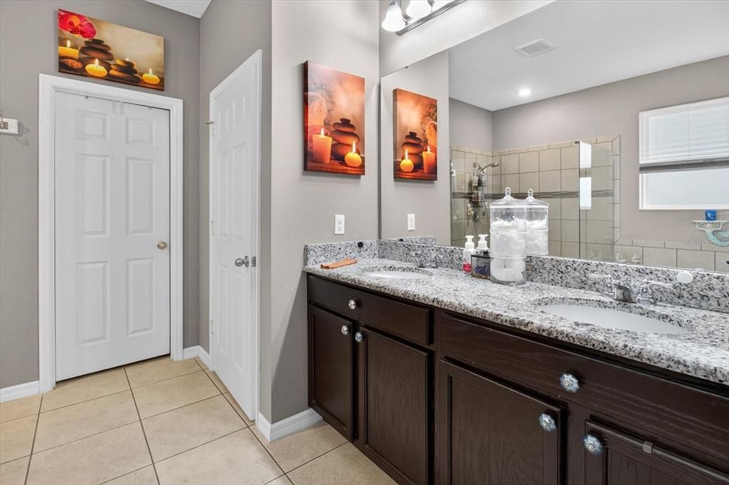 For Sale: $665,000 (5 beds, 3 baths, 3160 Square Feet)