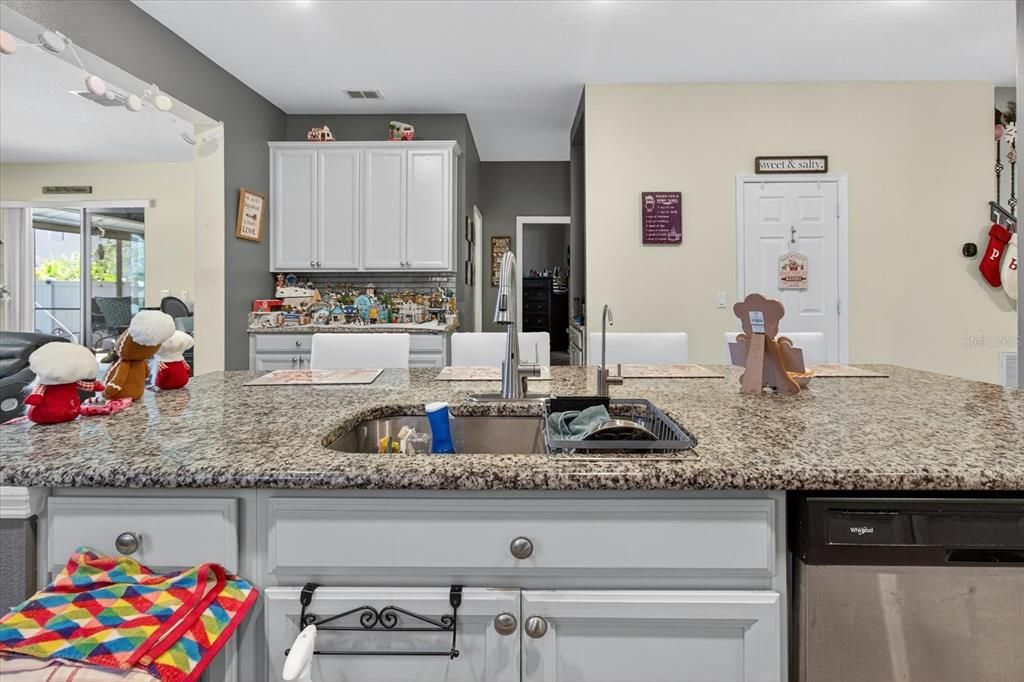 For Sale: $665,000 (5 beds, 3 baths, 3160 Square Feet)