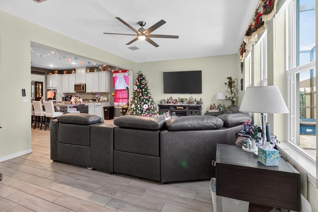 For Sale: $665,000 (5 beds, 3 baths, 3160 Square Feet)