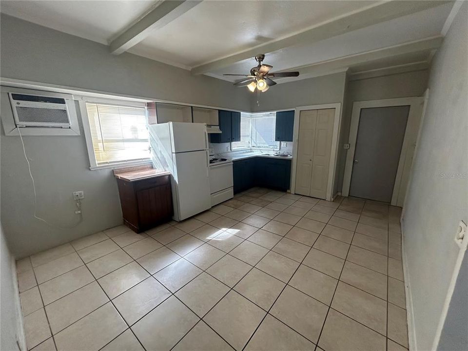 For Rent: $1,295 (2 beds, 1 baths, 750 Square Feet)
