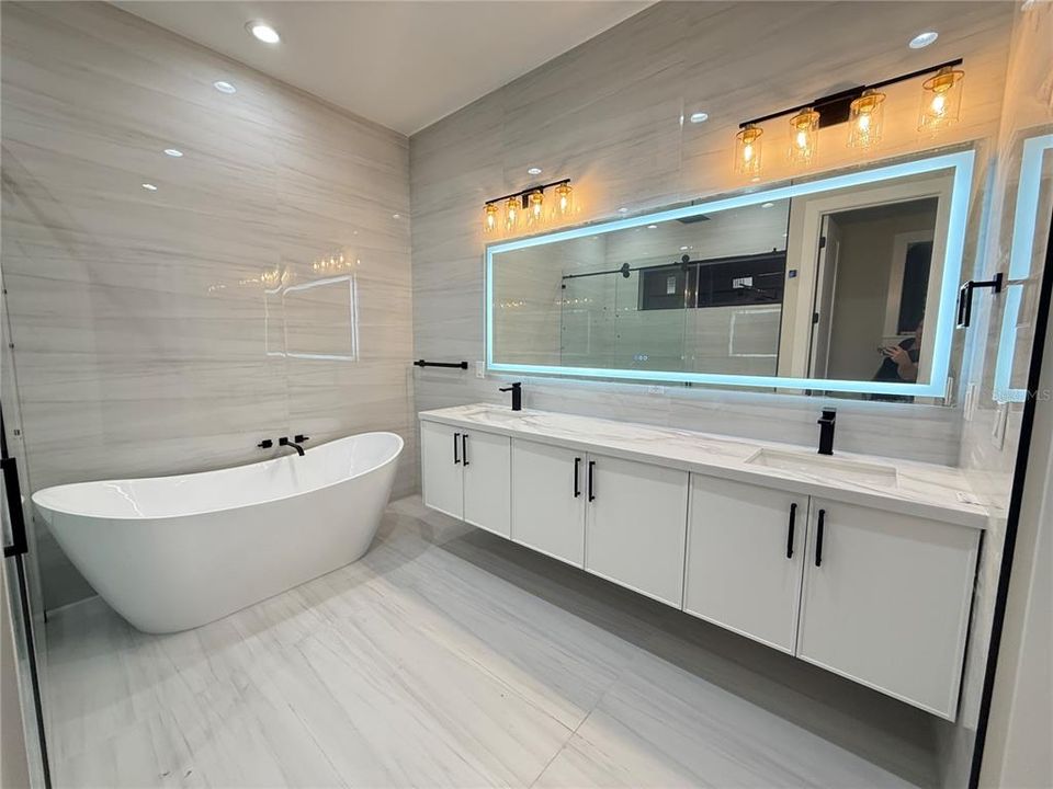 For Sale: $1,100,000 (4 beds, 3 baths, 2257 Square Feet)