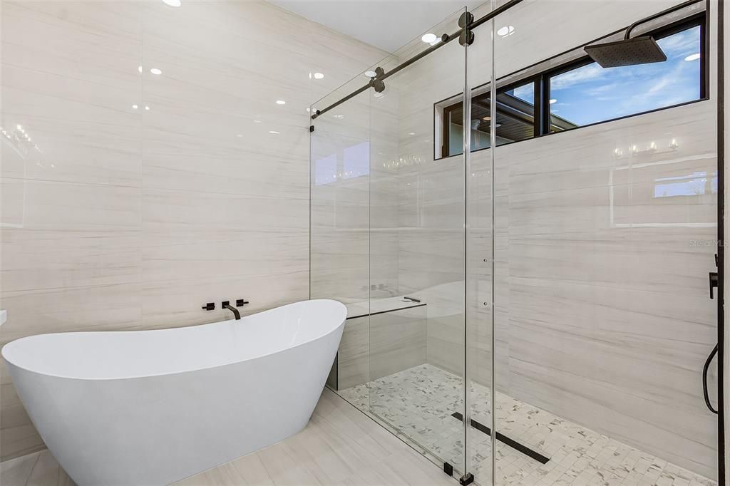 En Venta: $1,094,000 (4 camas, 3 baños, 2257 Pies cuadrados)