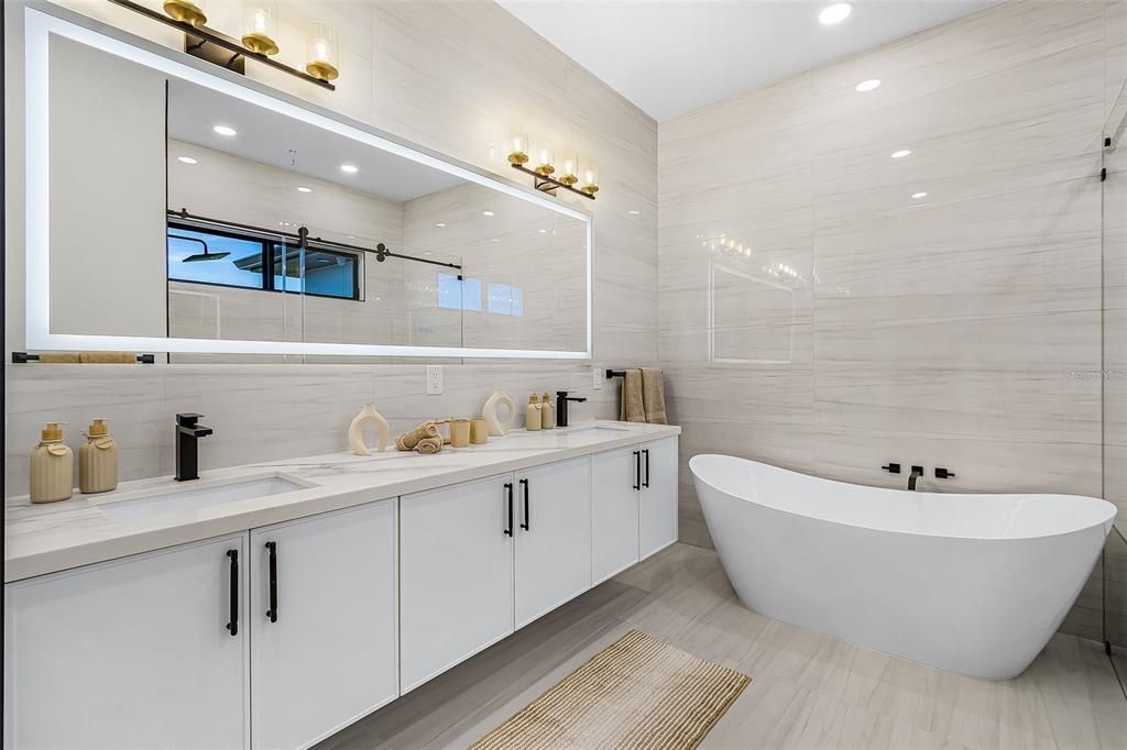 En Venta: $1,094,000 (4 camas, 3 baños, 2257 Pies cuadrados)