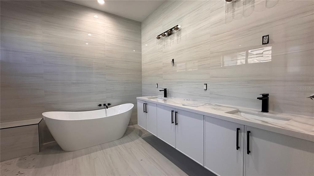 For Sale: $1,100,000 (4 beds, 3 baths, 2257 Square Feet)