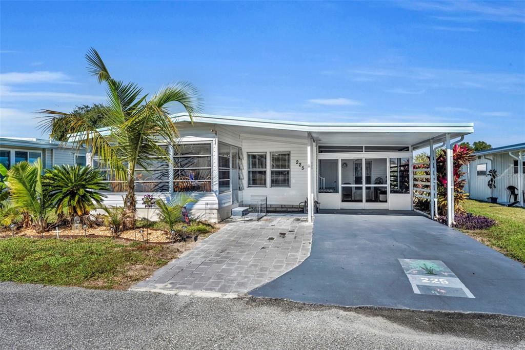 For Sale: $115,000 (2 beds, 2 baths, 864 Square Feet)