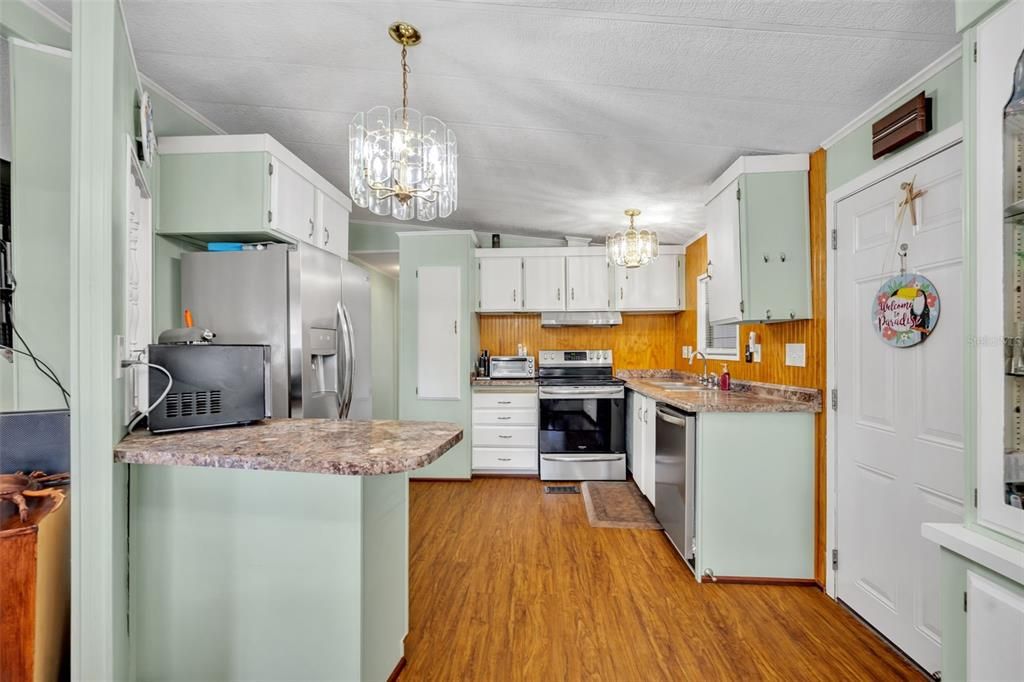 For Sale: $115,000 (2 beds, 2 baths, 864 Square Feet)