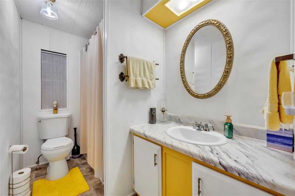 For Sale: $115,000 (2 beds, 2 baths, 864 Square Feet)