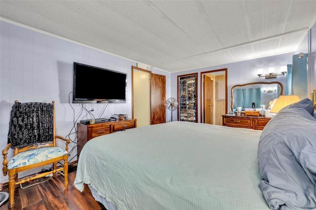 For Sale: $115,000 (2 beds, 2 baths, 864 Square Feet)