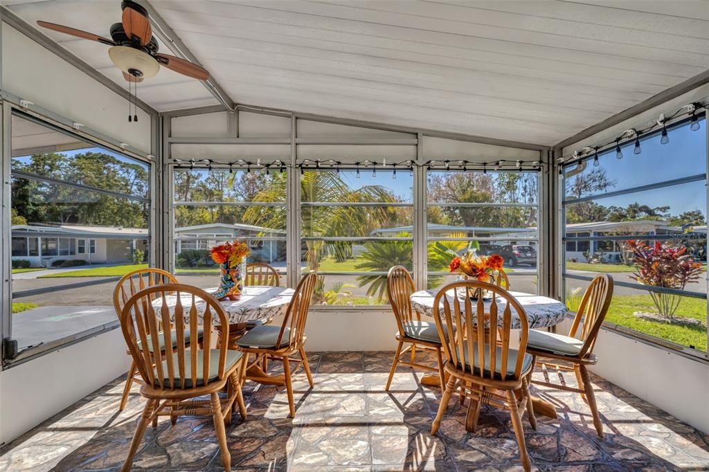 For Sale: $115,000 (2 beds, 2 baths, 864 Square Feet)