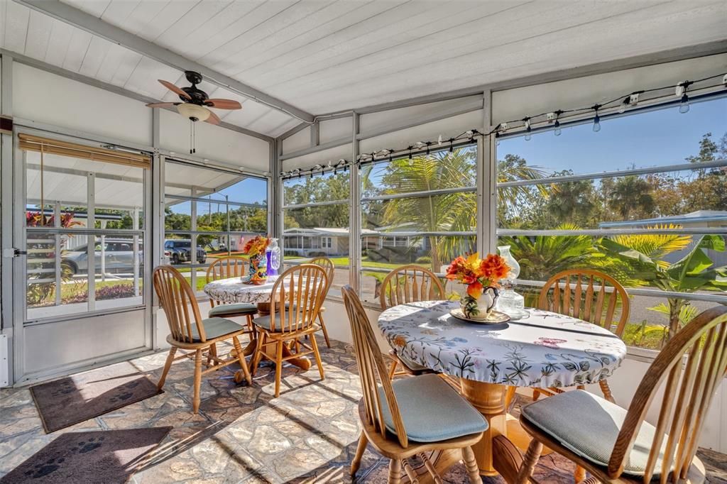 For Sale: $115,000 (2 beds, 2 baths, 864 Square Feet)