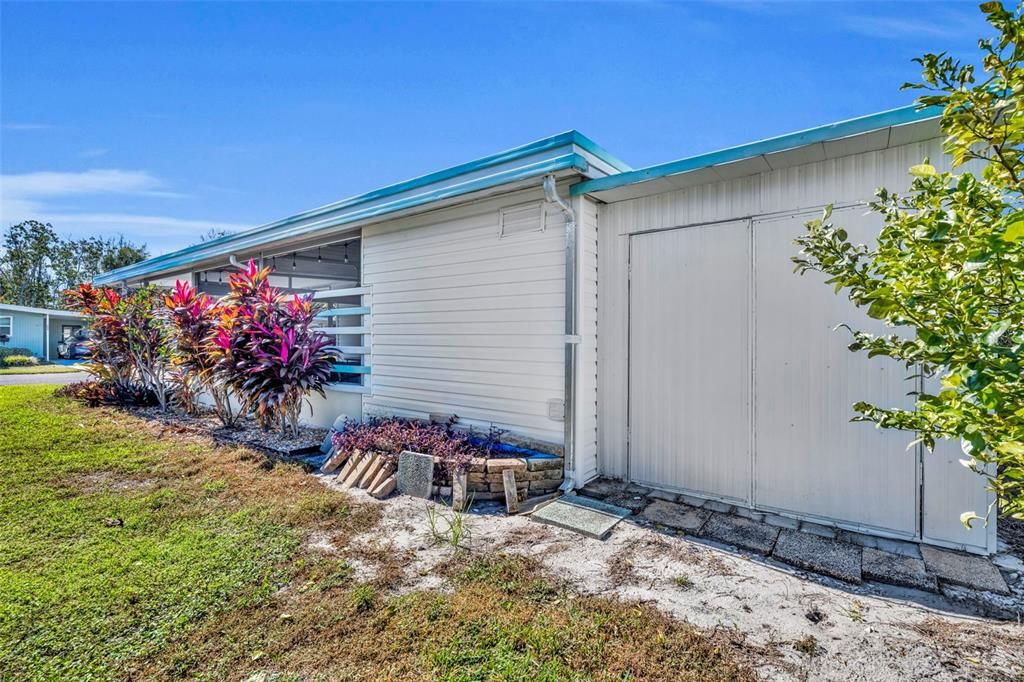 For Sale: $115,000 (2 beds, 2 baths, 864 Square Feet)