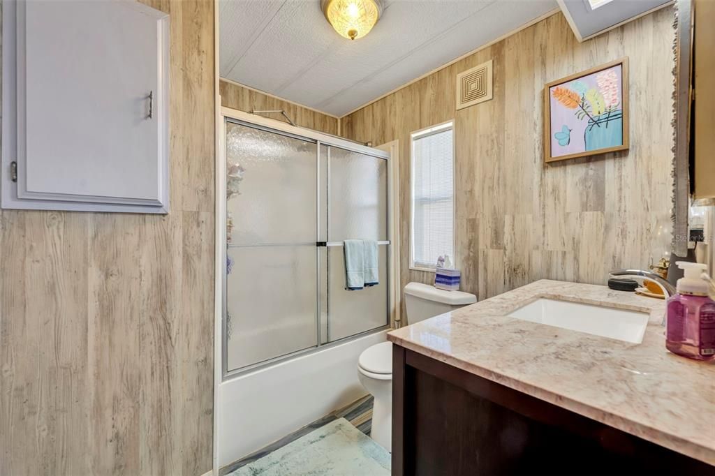 For Sale: $115,000 (2 beds, 2 baths, 864 Square Feet)