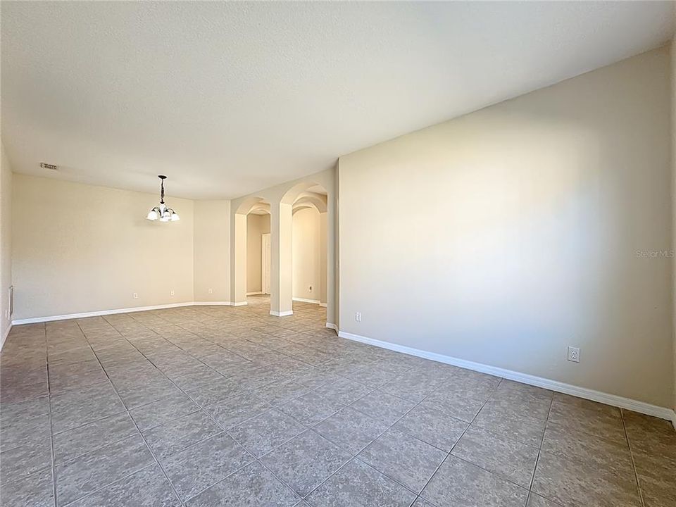 出租: $2,900 (4 贝兹, 3 浴室, 2432 平方英尺)