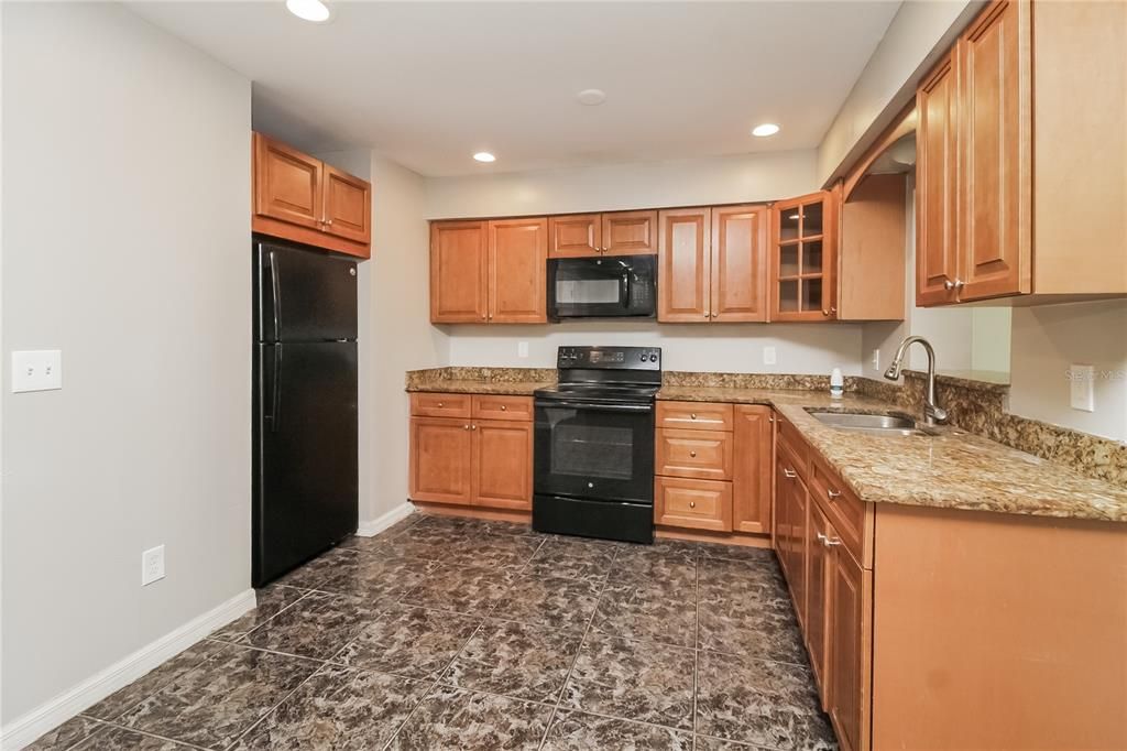 В аренду: $2,245 (4 спален, 2 ванн, 2133 Квадратных фут)