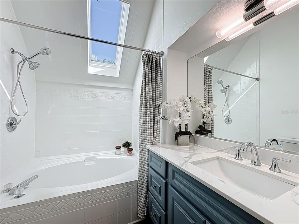 En Venta: $699,900 (4 camas, 2 baños, 2612 Pies cuadrados)