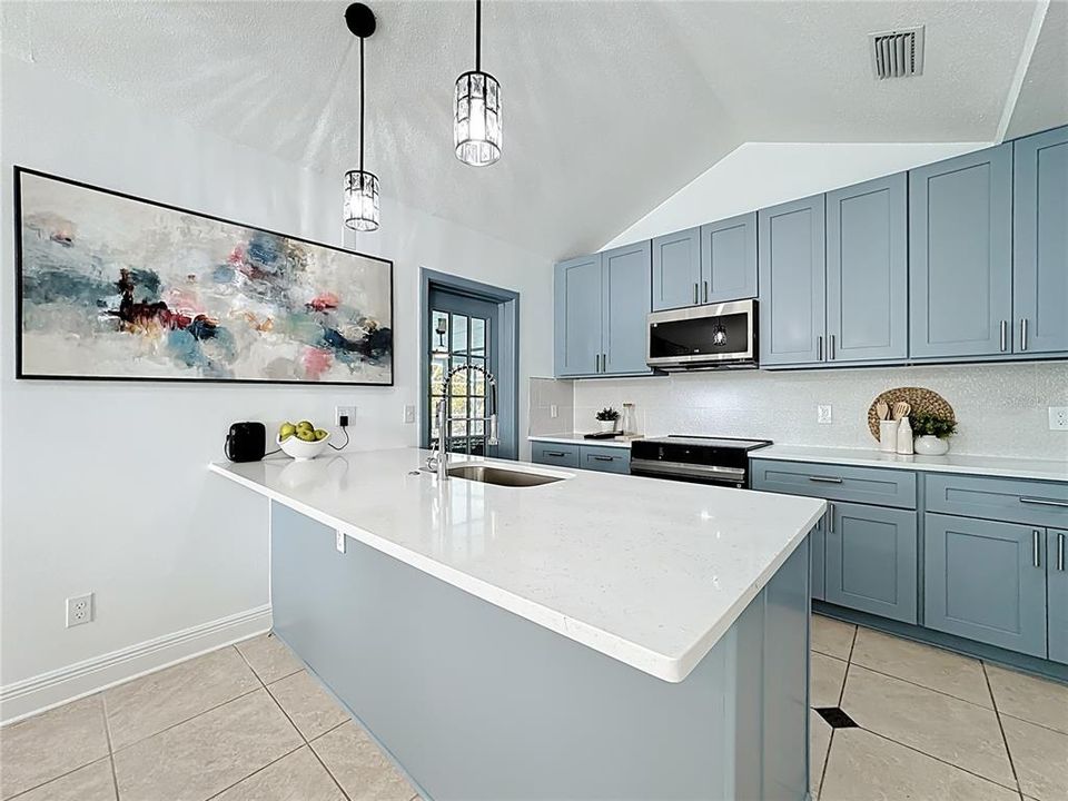 En Venta: $699,900 (4 camas, 2 baños, 2612 Pies cuadrados)