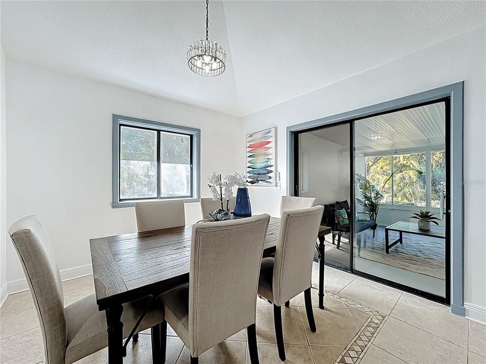 En Venta: $699,900 (4 camas, 2 baños, 2612 Pies cuadrados)