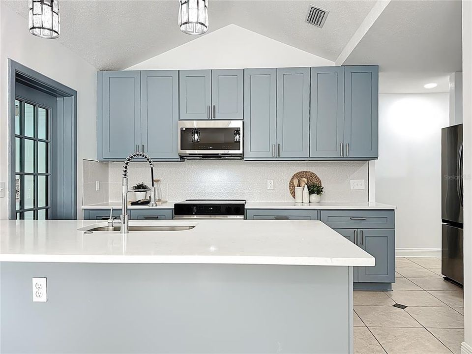 En Venta: $699,900 (4 camas, 2 baños, 2612 Pies cuadrados)