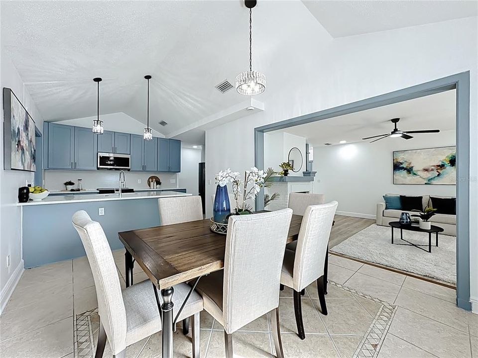 En Venta: $699,900 (4 camas, 2 baños, 2612 Pies cuadrados)