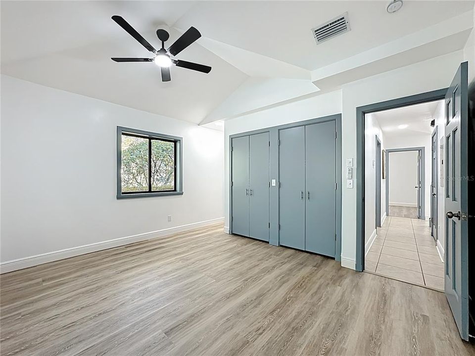 En Venta: $699,900 (4 camas, 2 baños, 2612 Pies cuadrados)