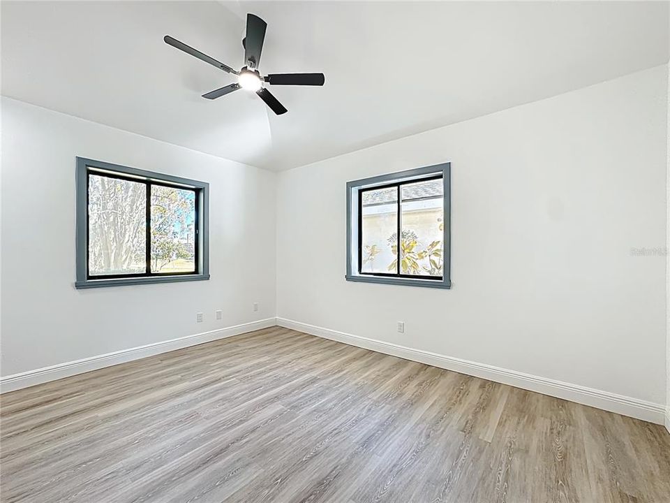 En Venta: $699,900 (4 camas, 2 baños, 2612 Pies cuadrados)