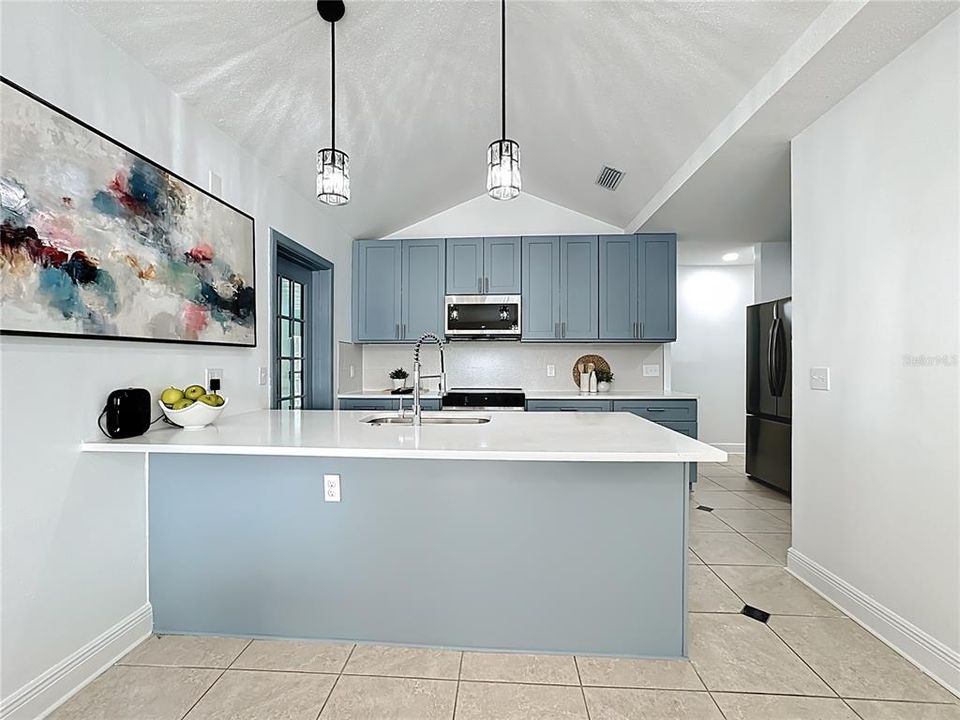 En Venta: $699,900 (4 camas, 2 baños, 2612 Pies cuadrados)