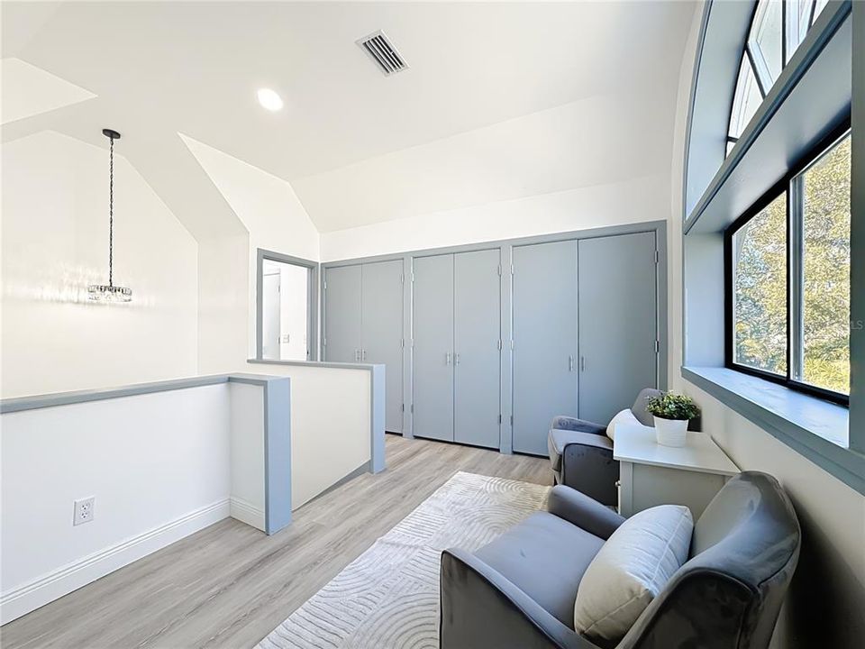 En Venta: $699,900 (4 camas, 2 baños, 2612 Pies cuadrados)