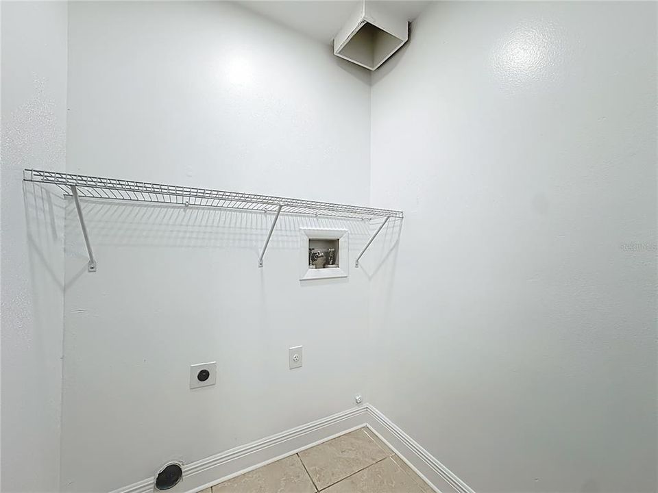 En Venta: $699,900 (4 camas, 2 baños, 2612 Pies cuadrados)