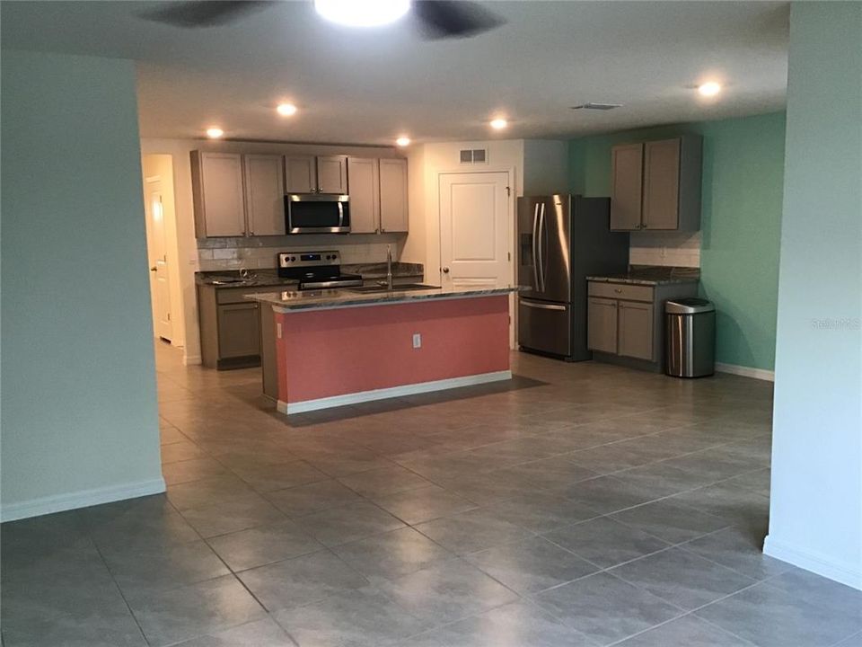 Activo con contrato: $460,000 (4 camas, 2 baños, 1846 Pies cuadrados)