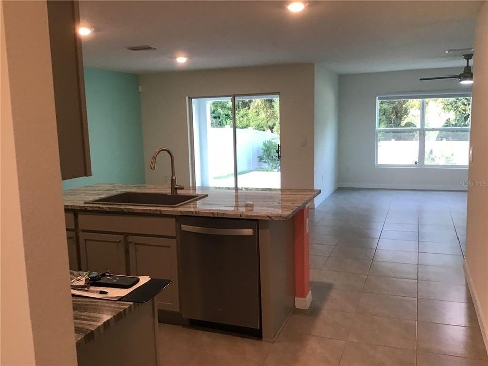 Activo con contrato: $460,000 (4 camas, 2 baños, 1846 Pies cuadrados)