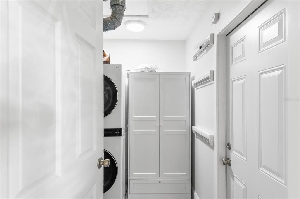 出租: $4,800 (3 贝兹, 2 浴室, 1970 平方英尺)