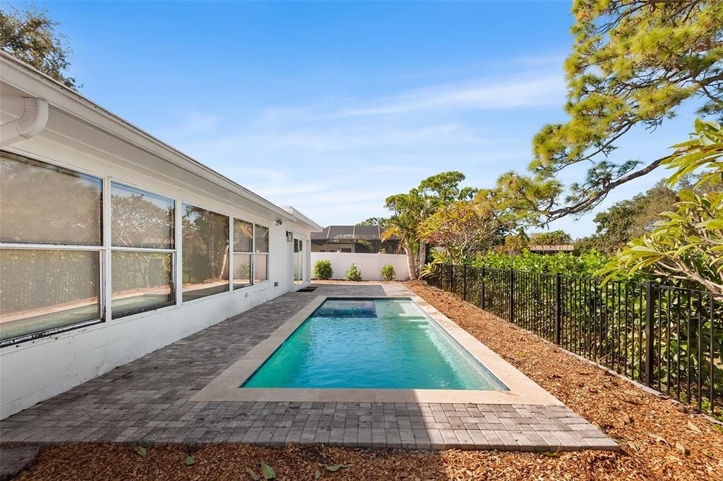 出租: $4,800 (3 贝兹, 2 浴室, 1970 平方英尺)